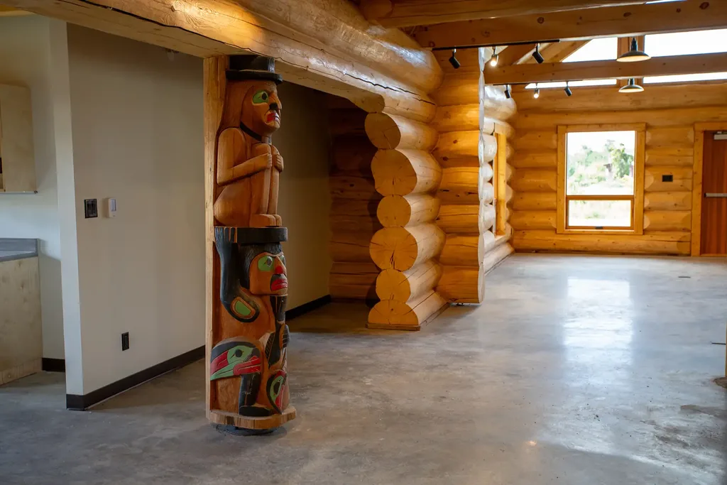 Small totem inside the Saik'uz Cultural Centre